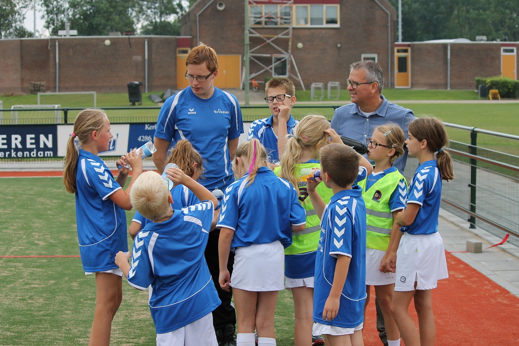 Oefenwedstrijd E2 Almkerk 134.JPG